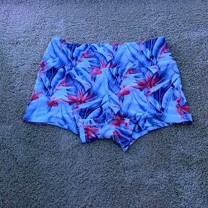 colorful leaf tight shorts